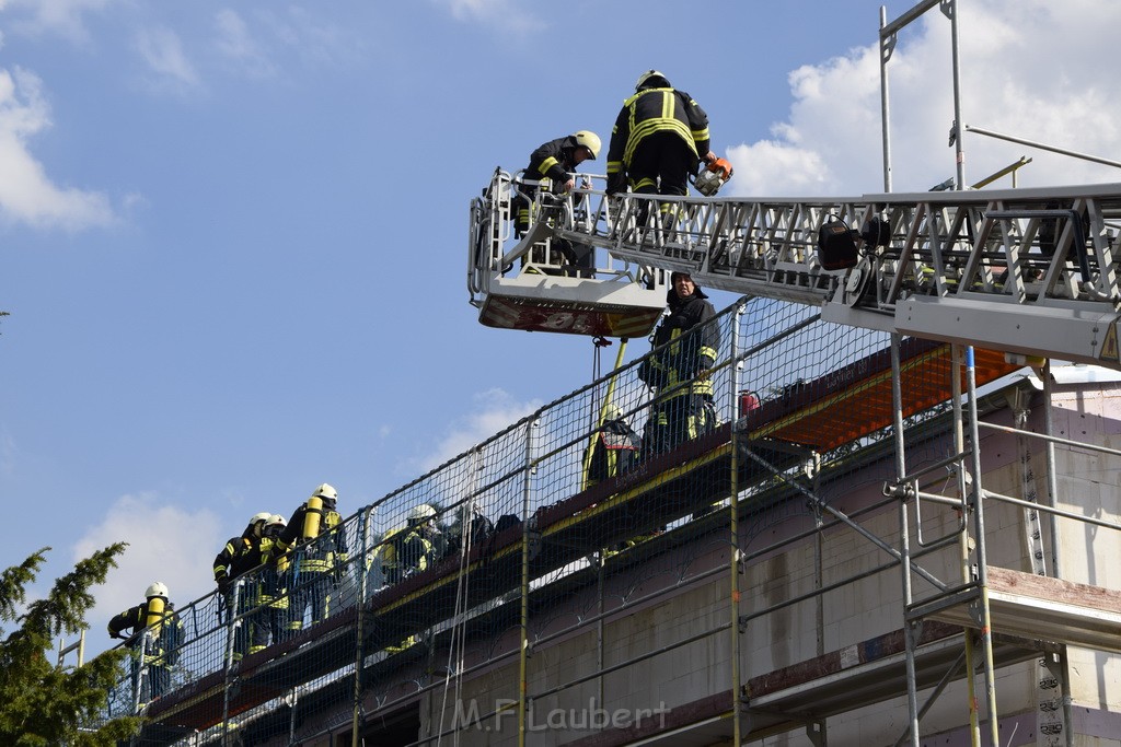 Dachstuhlbrand Koeln Poll Geislarerstr P543.JPG - Miklos Laubert